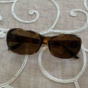 Tortoiseshell Ray-Ban women’s sunglasses